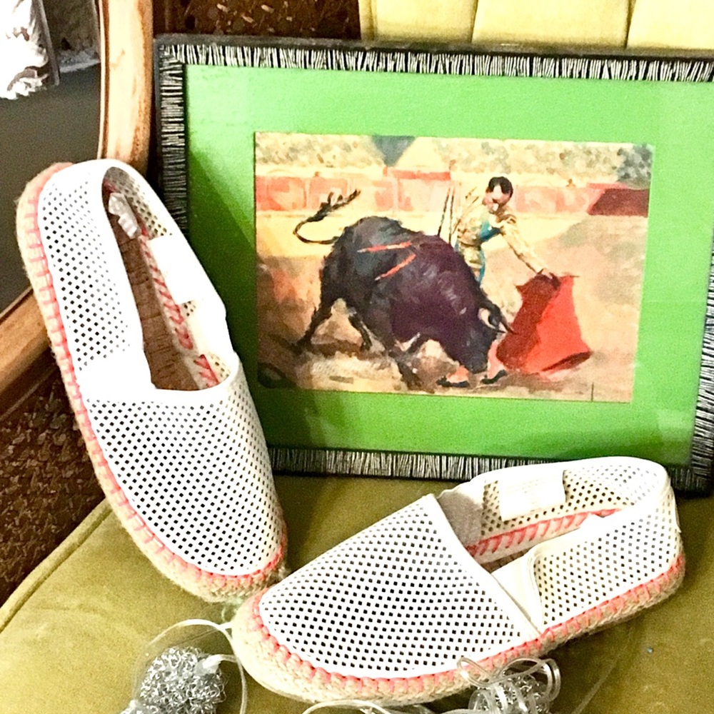 Stevie’s youth size 4 💥super adorbs💥 sandals!